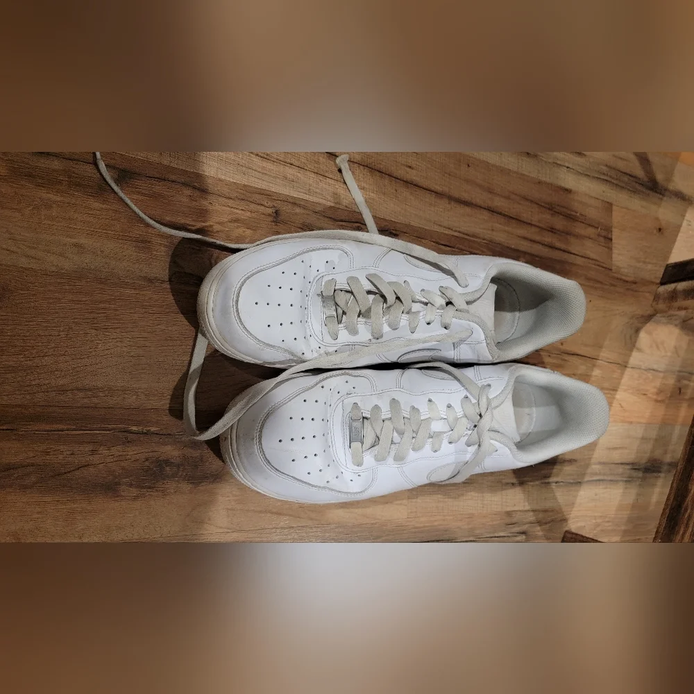 Nike Air Force 1, Size 12.5 - Picture 4 of 6